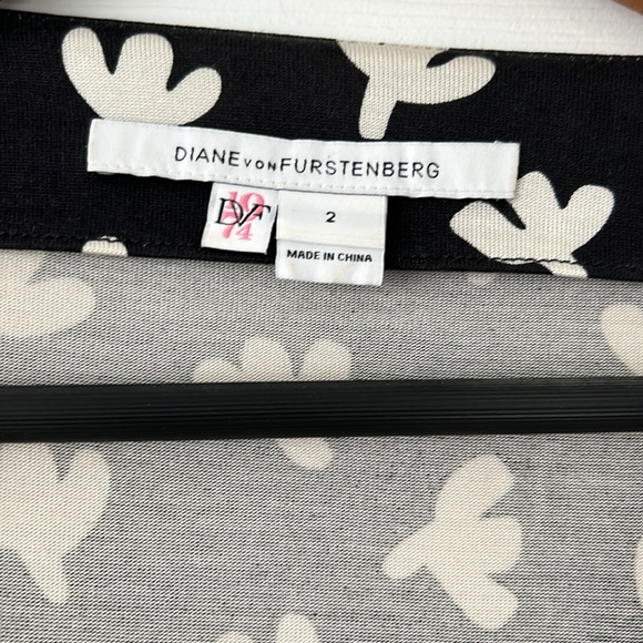 Diane Von Furstenberg “1974” wrap dress, black with white, size 2 - Picture 2 of 9